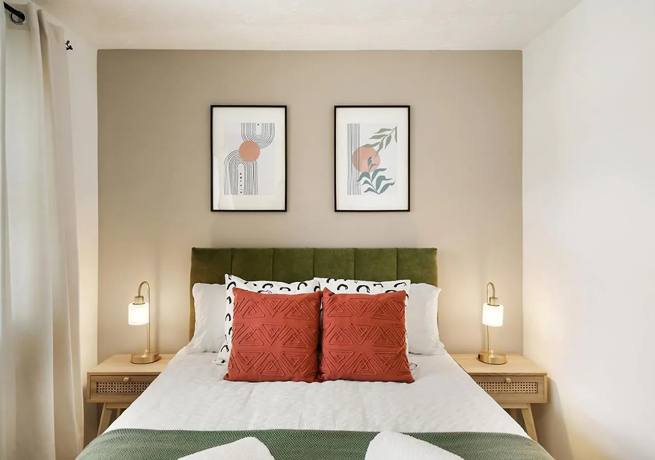 Holiday home East London House Near Tube With Parking Villa