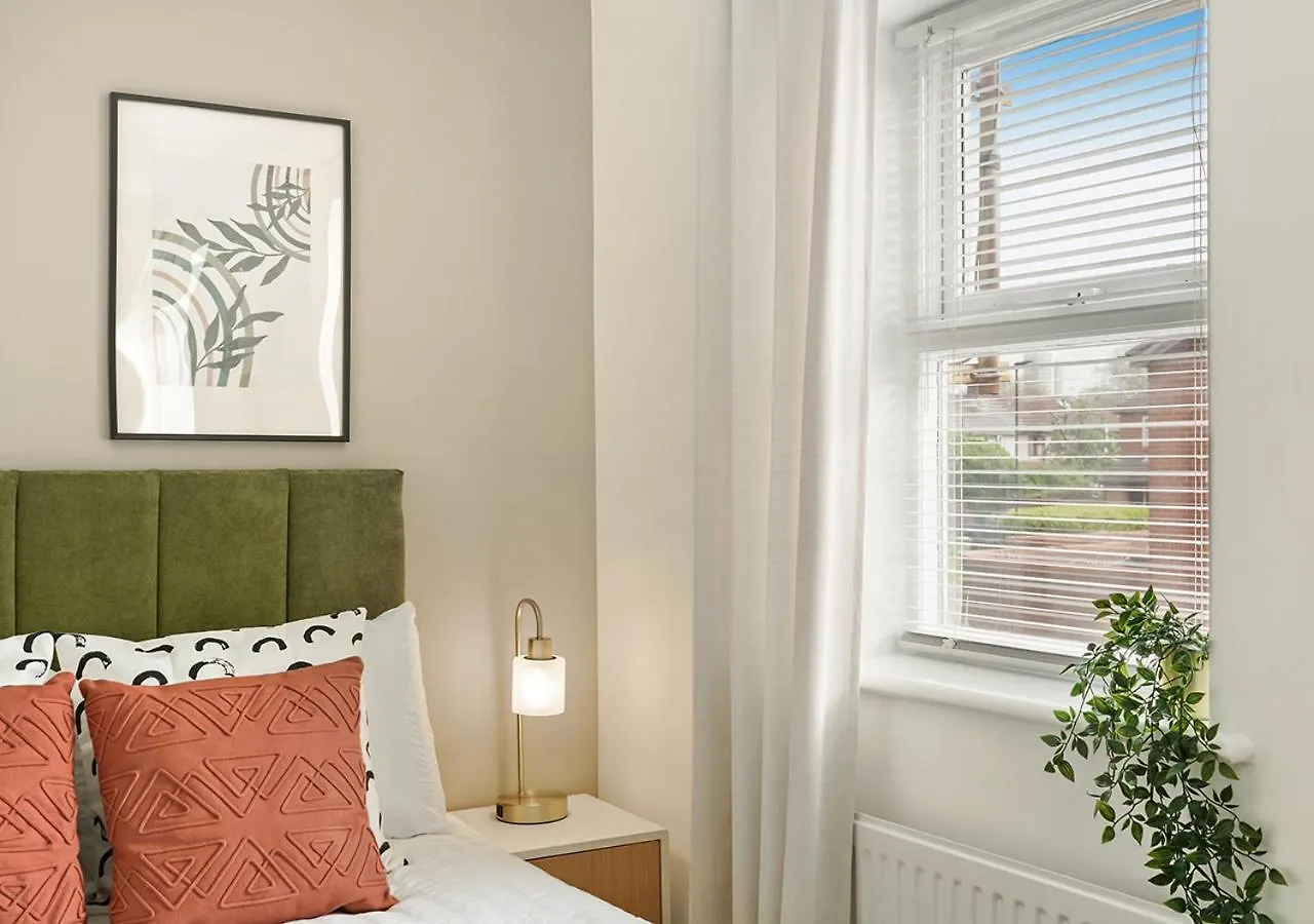 Vila East London House Near Tube With Parking 0*,