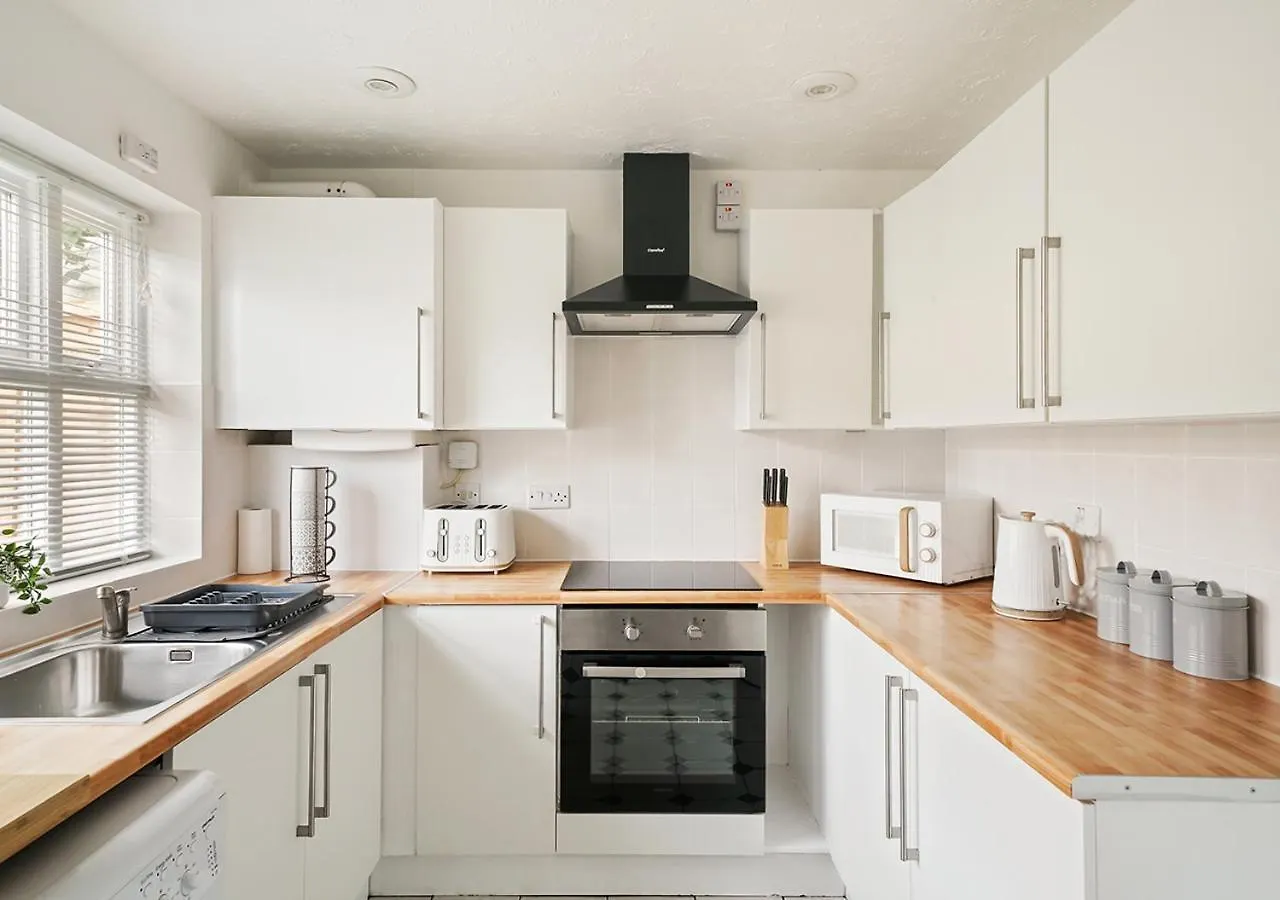 Vila East London House Near Tube With Parking