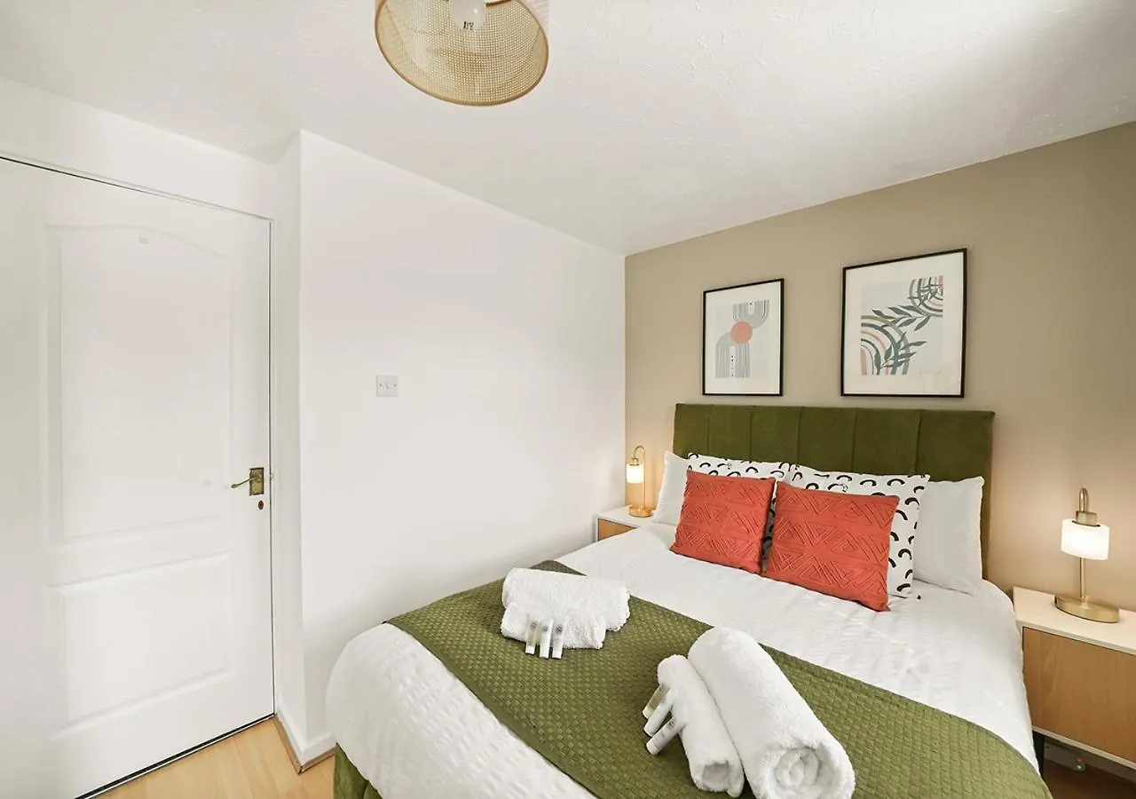 Vila East London House Near Tube With Parking 0*,  Velká Británie