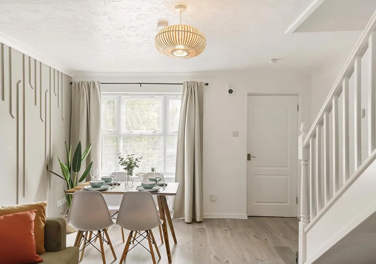 Vila East London House Near Tube With Parking